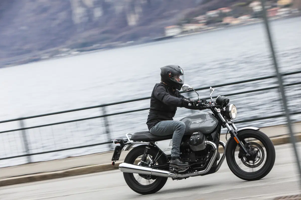 Moto Guzzi V7 III 2018, il test delle tre nuove versioni  (6)