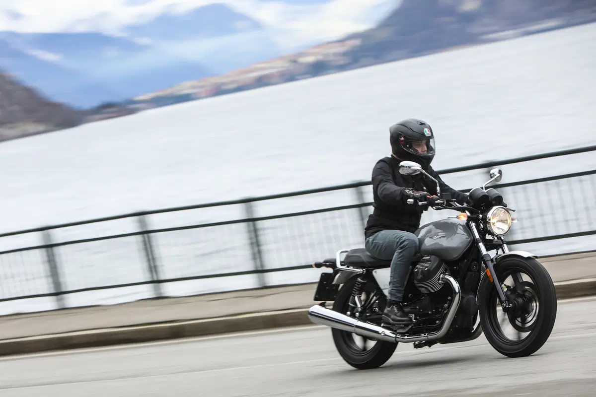 Moto Guzzi V7 III 2018, il test delle tre nuove versioni  (7)