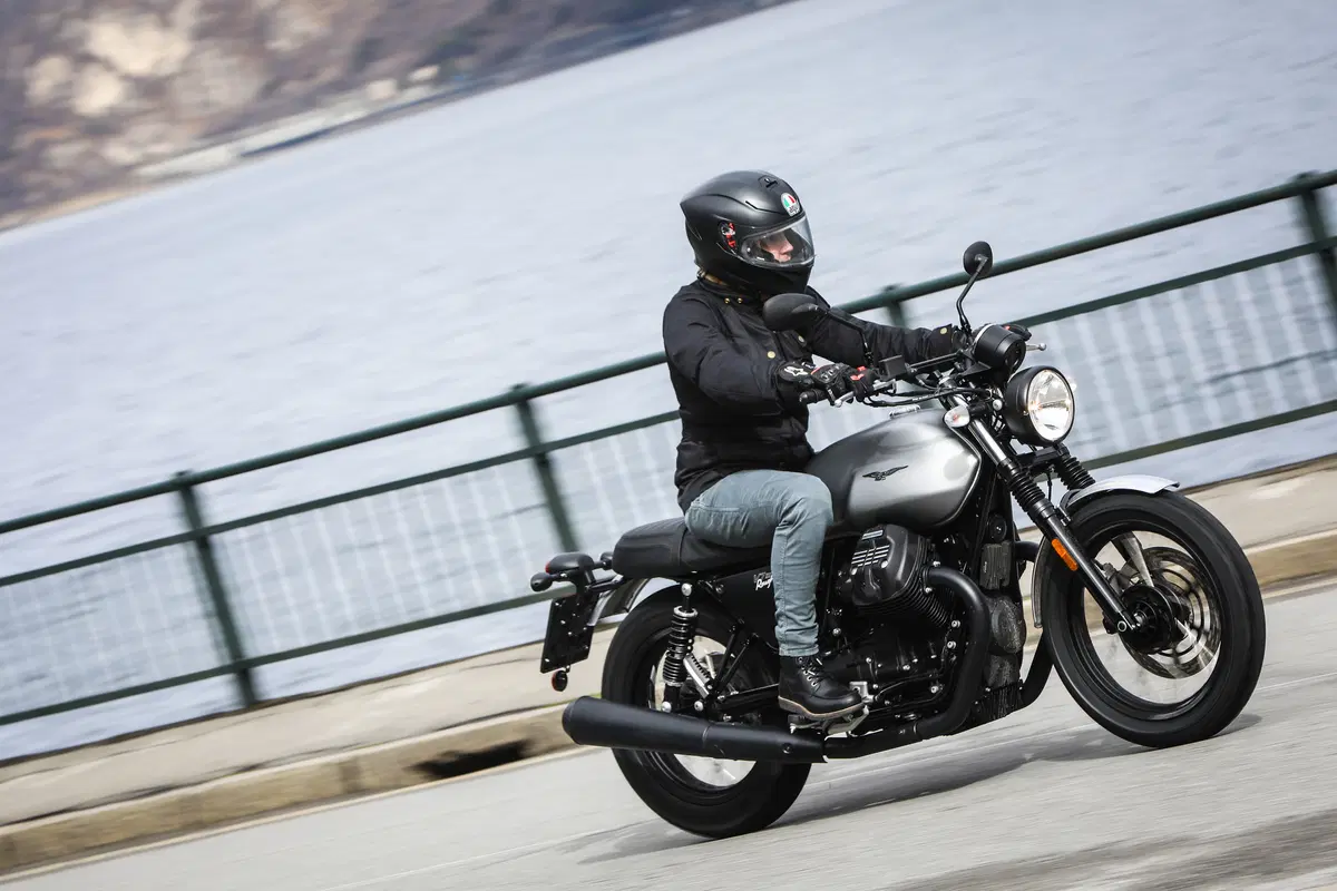 Moto Guzzi V7 III 2018, il test delle tre nuove versioni  (11)