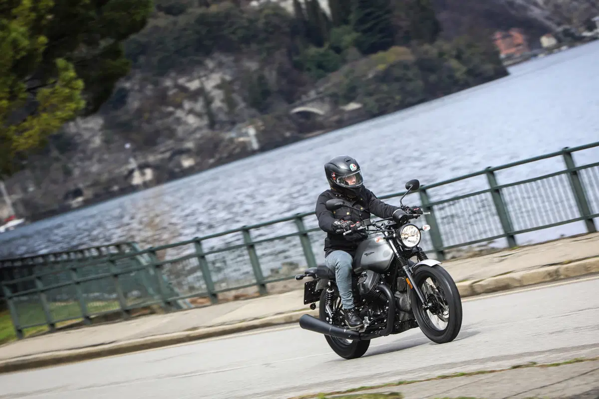 Moto Guzzi V7 III 2018, il test delle tre nuove versioni  (14)