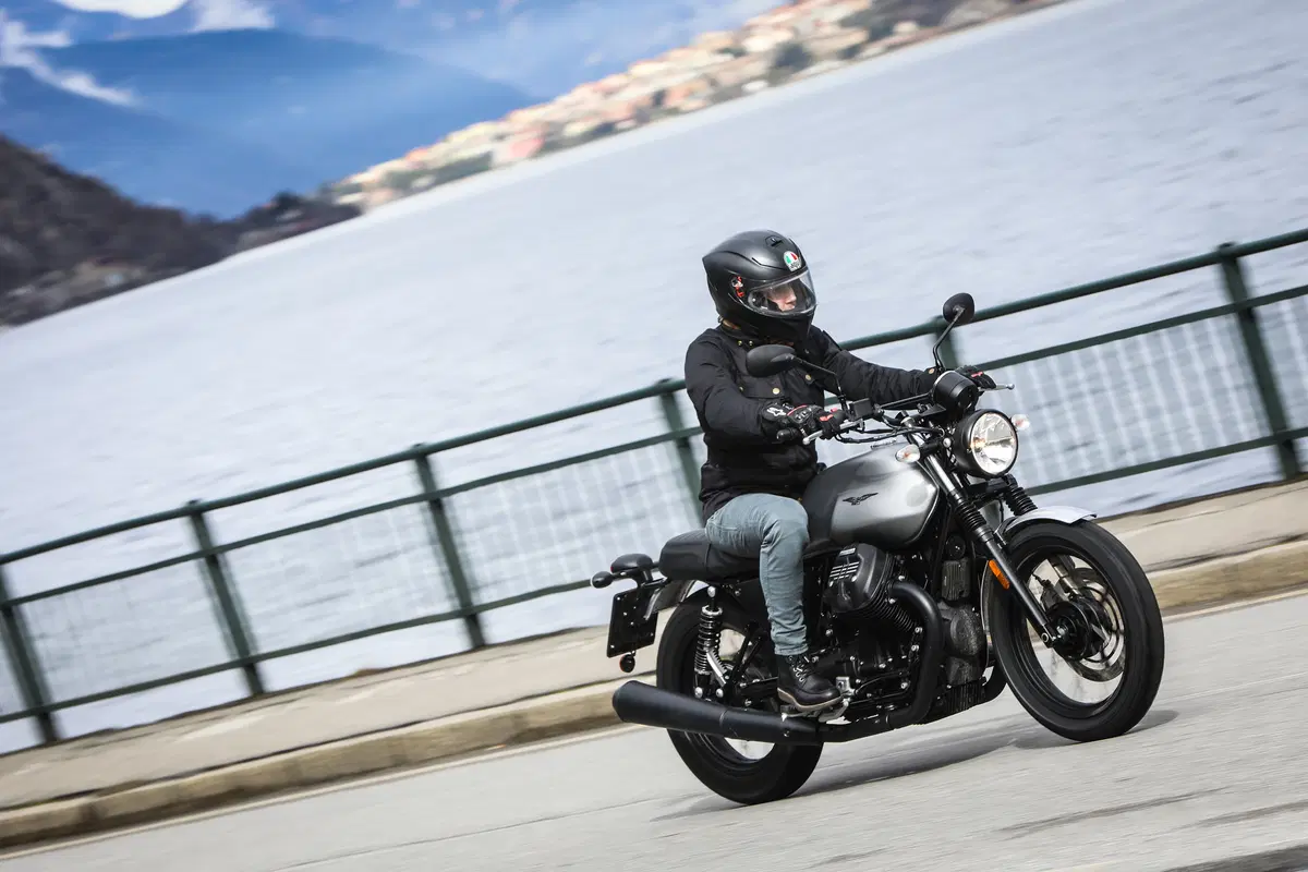 Moto Guzzi V7 III 2018, il test delle tre nuove versioni  (12)