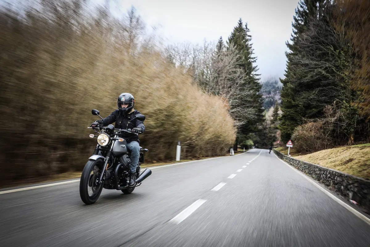 Moto Guzzi V7 III 2018, il test delle tre nuove versioni  (16)