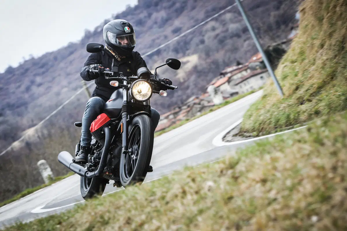 Moto Guzzi V7 III 2018, il test delle tre nuove versioni  (17)