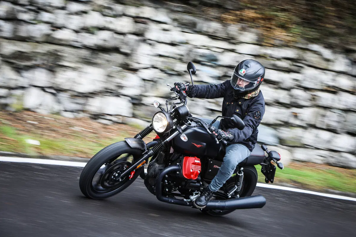 Moto Guzzi V7 III 2018, il test delle tre nuove versioni  (19)