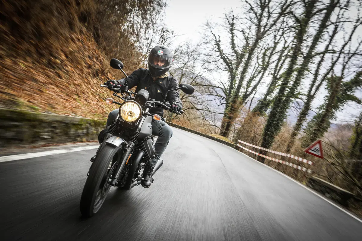 Moto Guzzi V7 III 2018, il test delle tre nuove versioni  (21)