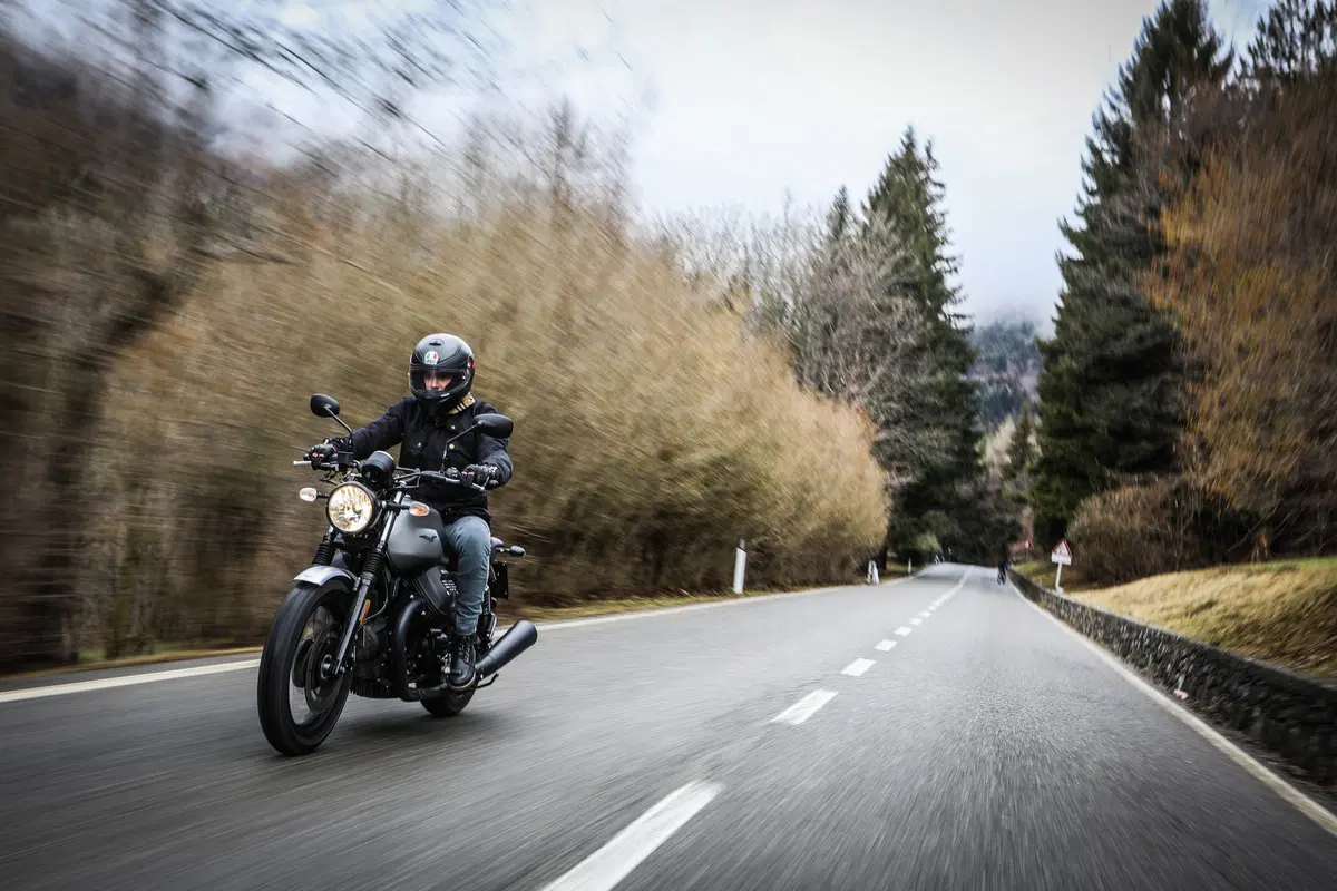 Moto Guzzi V7 III 2018, il test delle tre nuove versioni  (23)