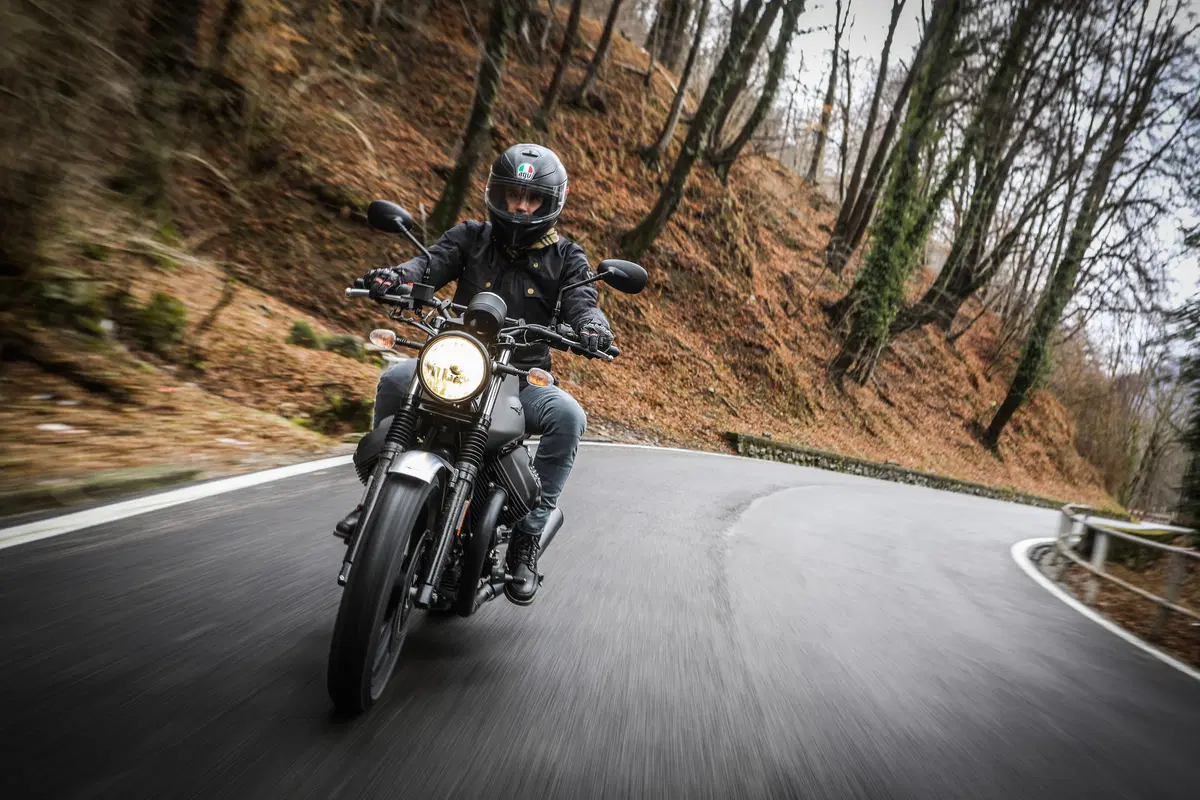Moto Guzzi V7 III 2018, il test delle tre nuove versioni  (25)