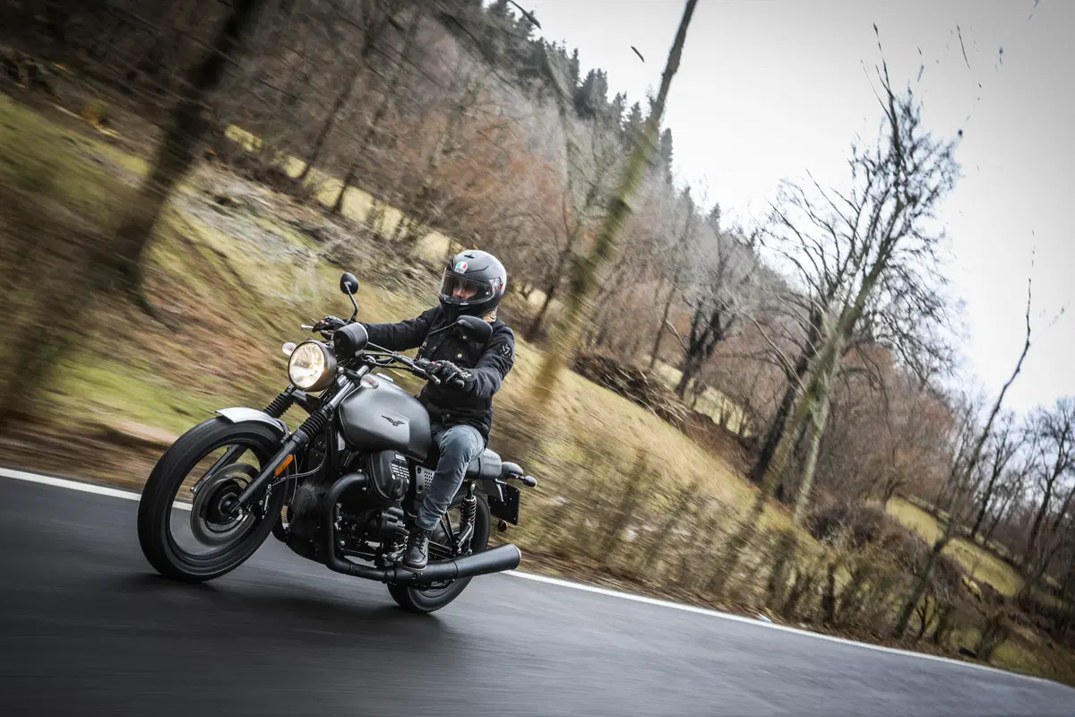 Moto Guzzi V7 III 2018, il test delle tre nuove versioni  (32)
