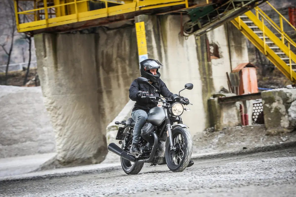 Moto Guzzi V7 III 2018, il test delle tre nuove versioni  (35)