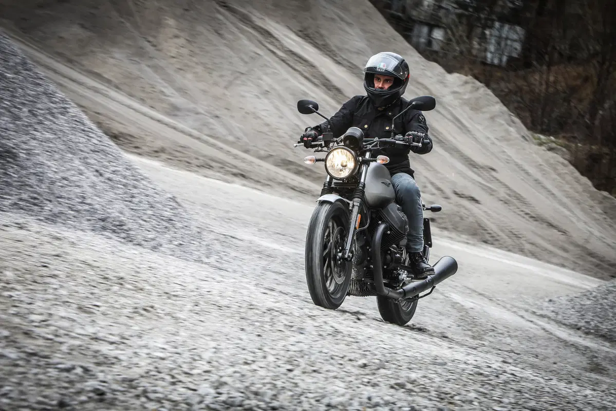 Moto Guzzi V7 III 2018, il test delle tre nuove versioni  (36)