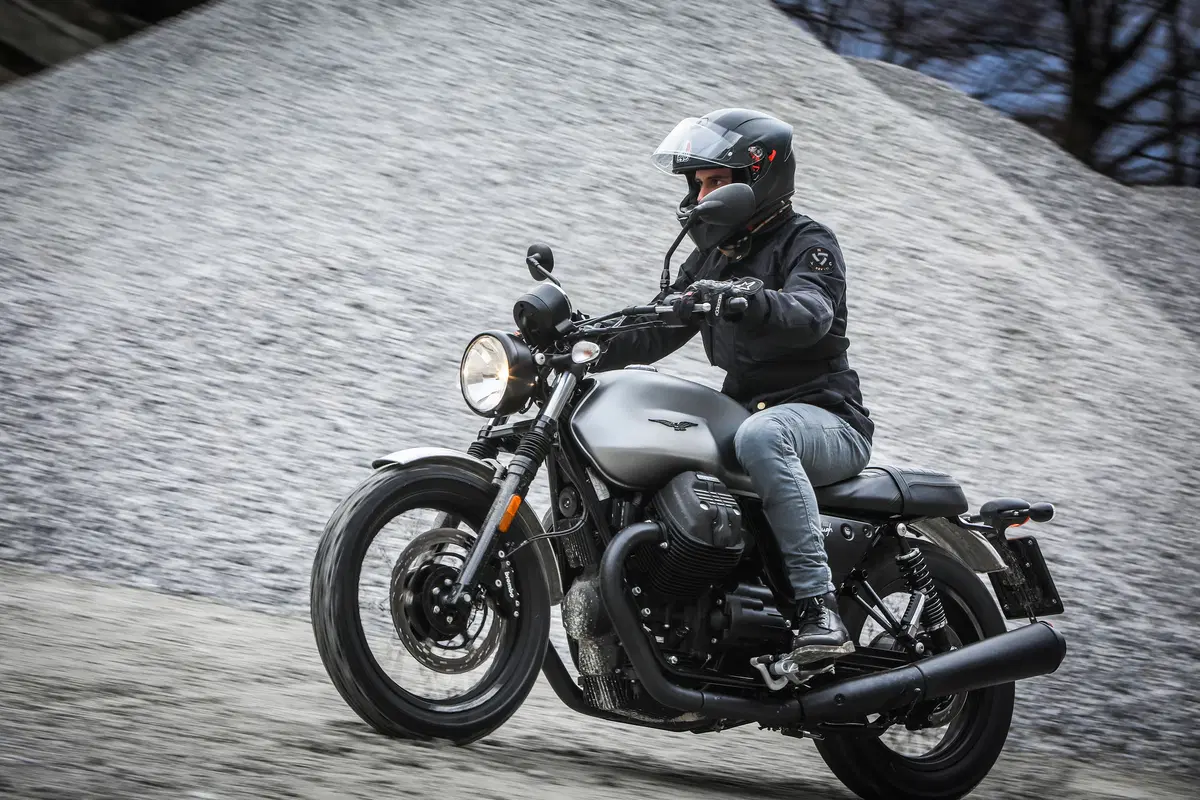 Moto Guzzi V7 III 2018, il test delle tre nuove versioni  (38)