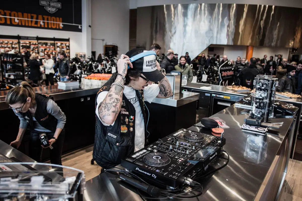 Harley-Davidson Bergamo, nuova sede con area relax e più abbigliamento (9)