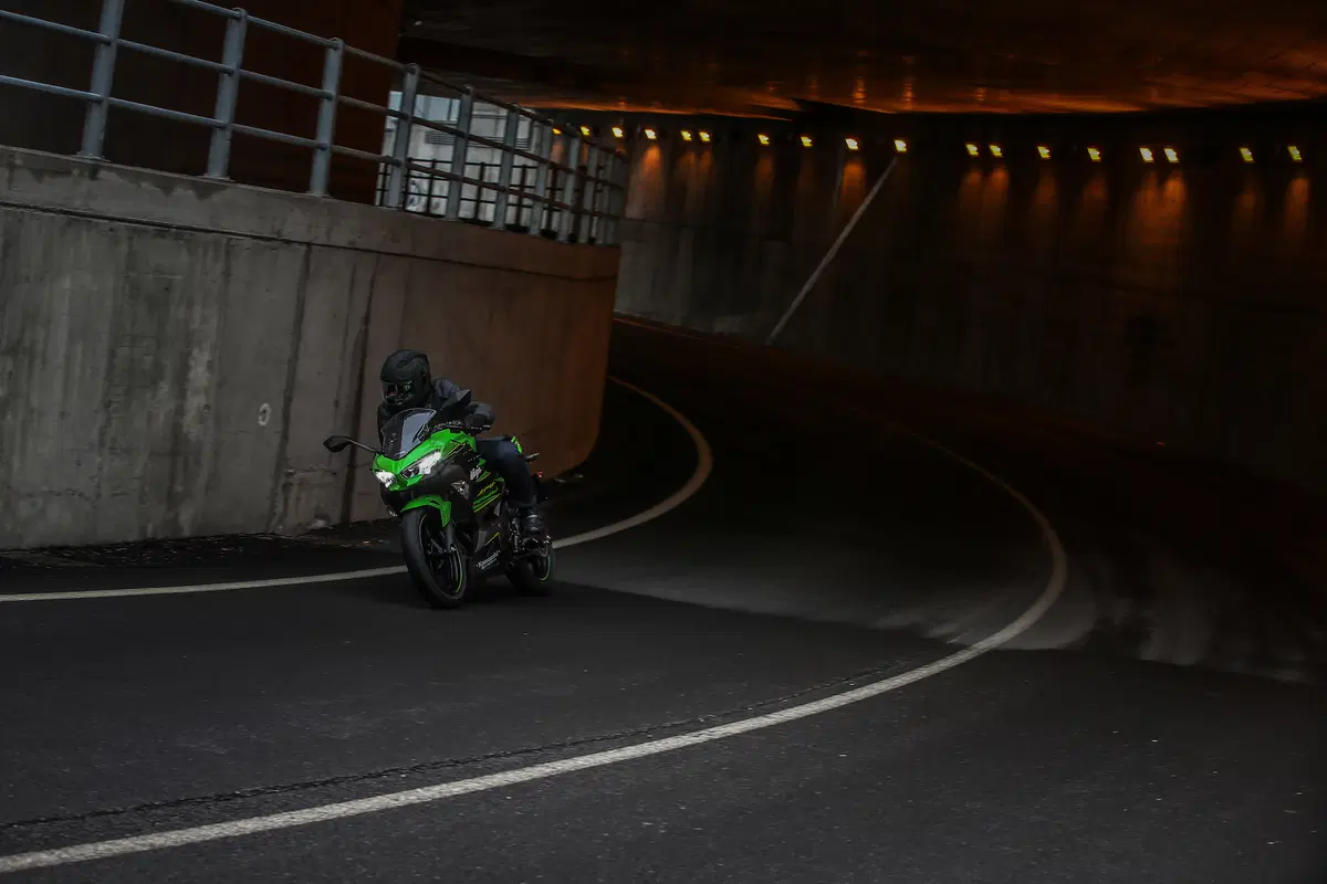 Kawasaki Ninja 400. Il divertimento buono sta nella botte piccola (2)