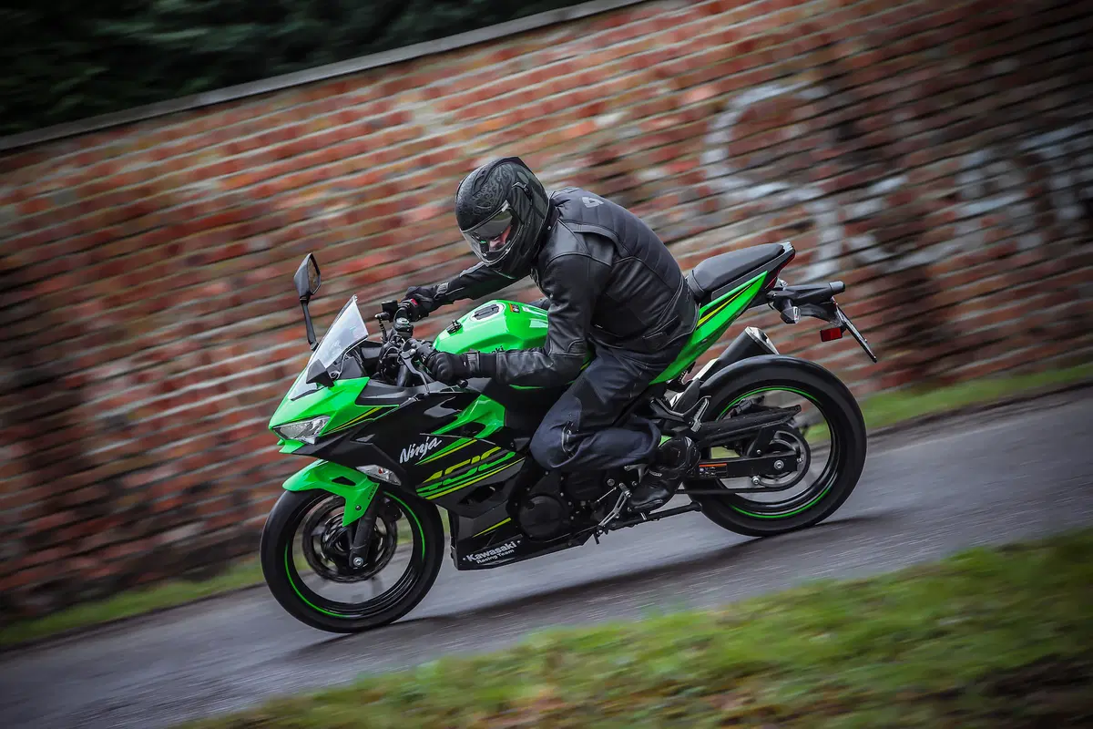 Kawasaki Ninja 400. Il divertimento buono sta nella botte piccola (5)