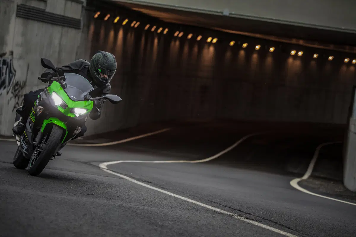 Kawasaki Ninja 400. Il divertimento buono sta nella botte piccola (6)