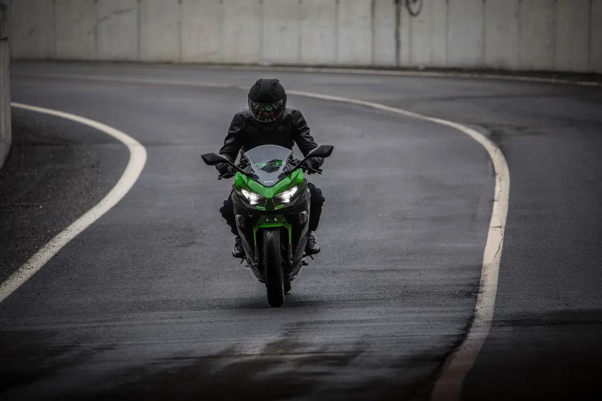 Kawasaki Ninja 400. Il divertimento buono sta nella botte piccola (9)
