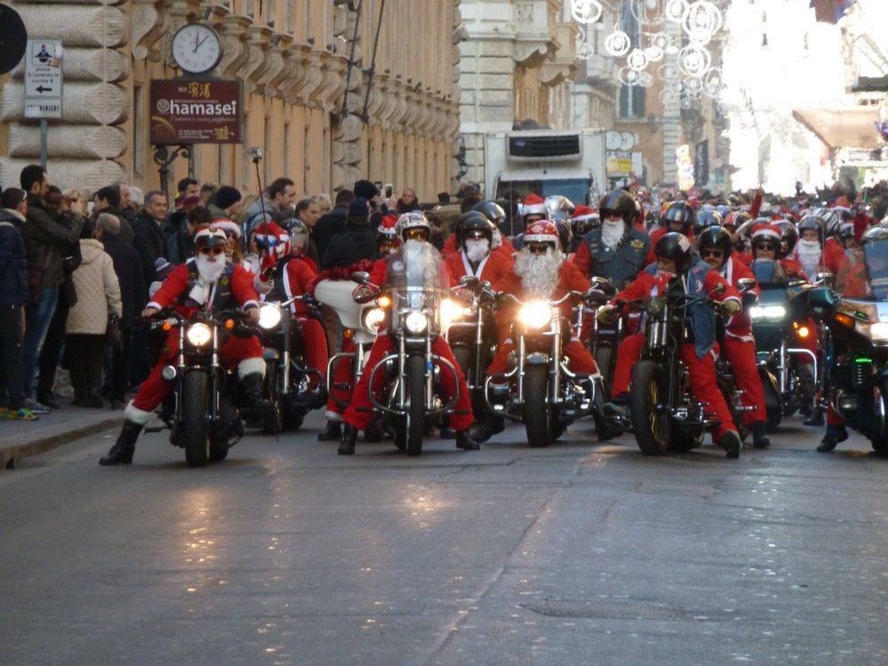 Roma: Babbi Natale in Harley-Davidson