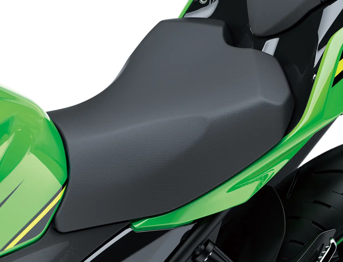 Kawasaki Ninja 400. Il divertimento buono sta nella botte piccola (14)