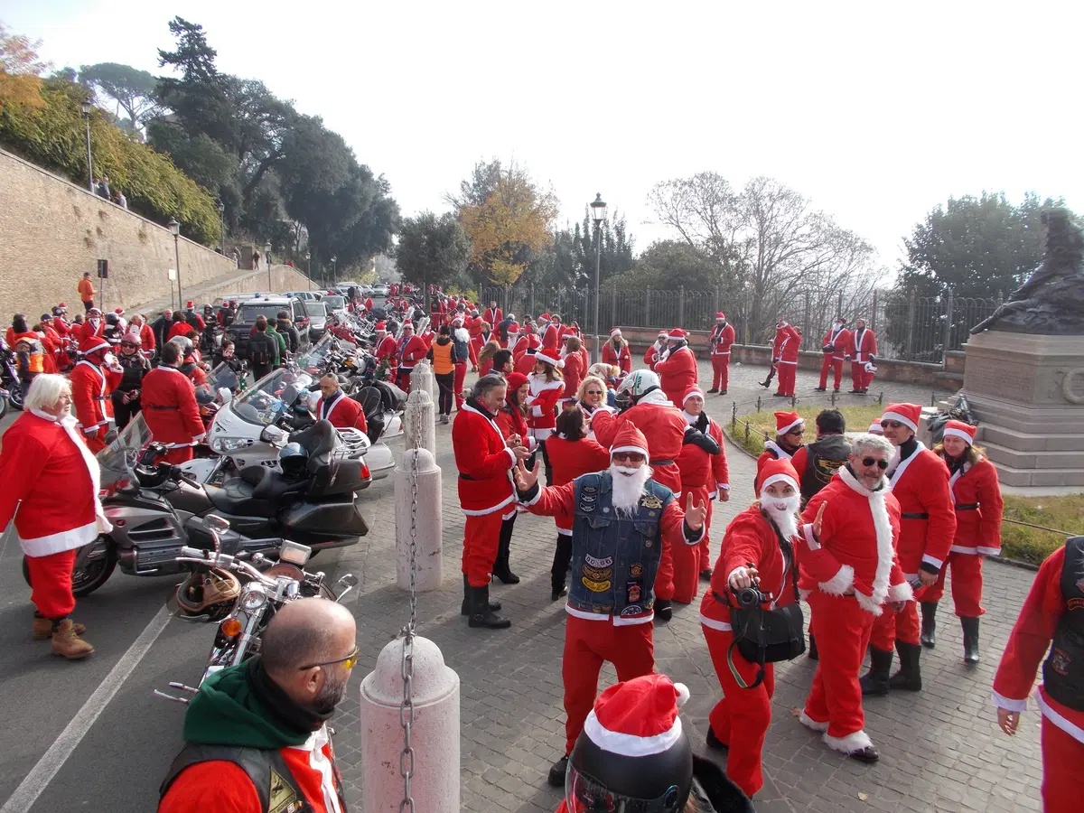Roma: Babbi Natale in Harley-Davidson (15)