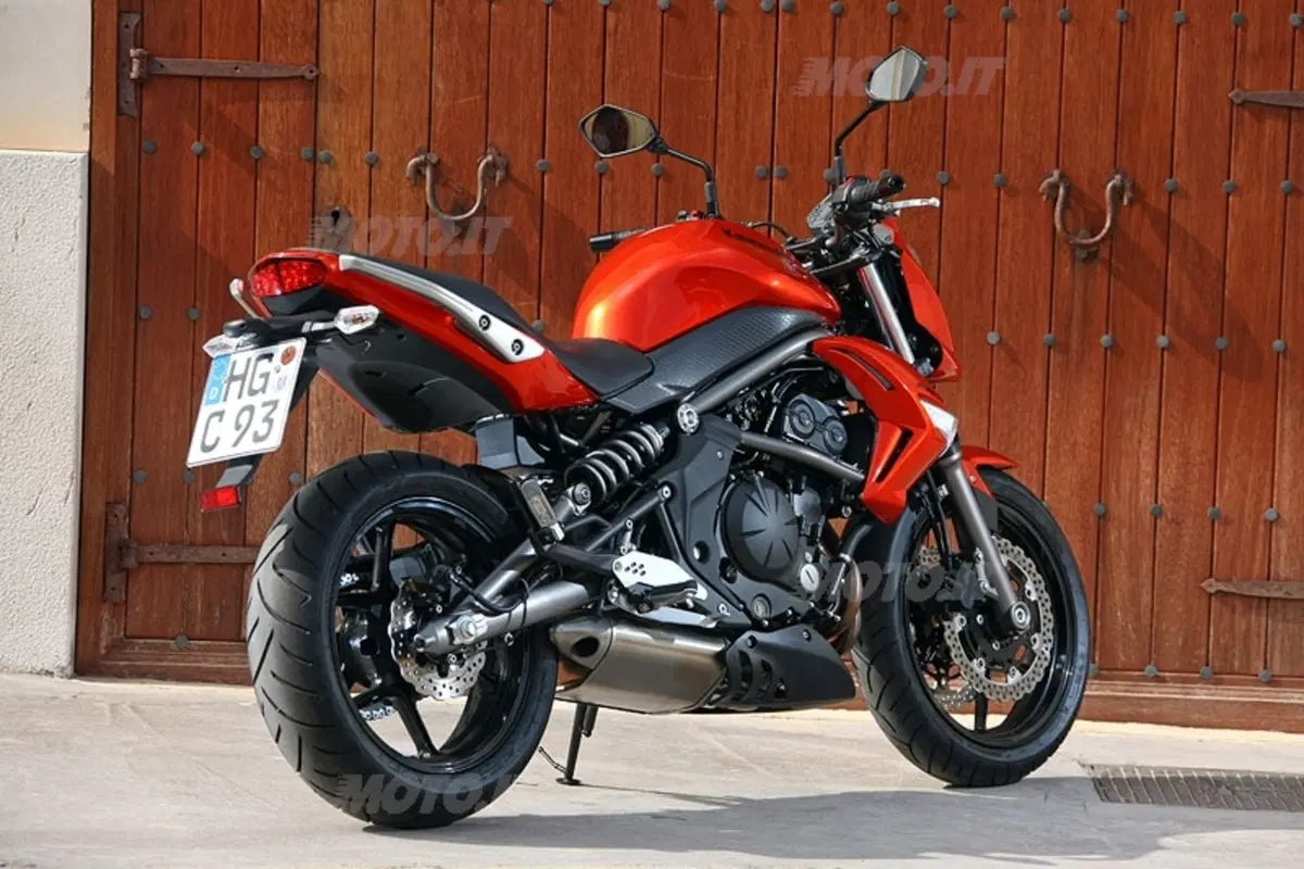 KAWASAKI ER-6n (3)