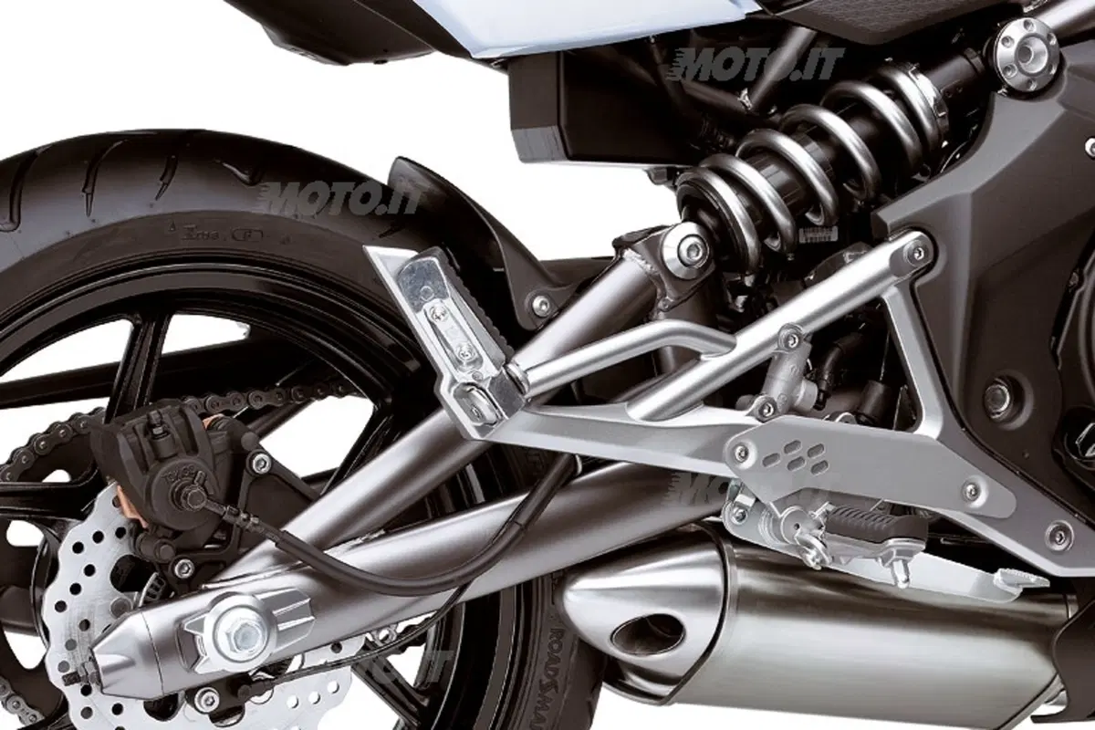 KAWASAKI ER-6n (4)