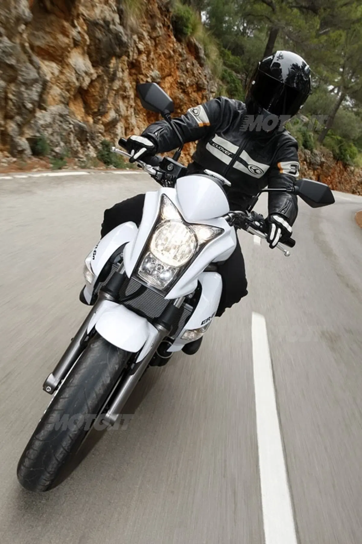 KAWASAKI ER-6n (11)