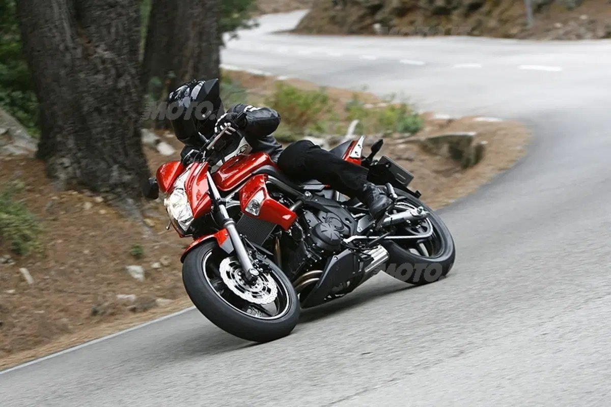 KAWASAKI ER-6n (15)