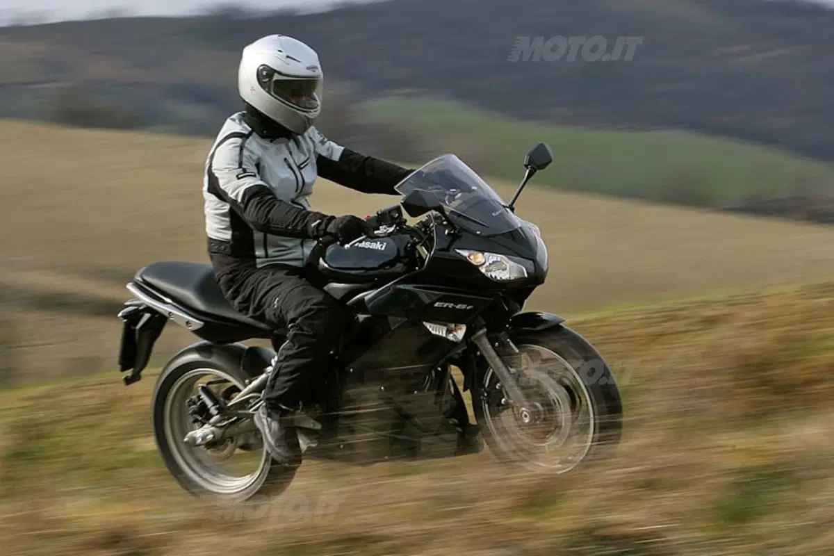 KAWASAKI ER-6F (15)