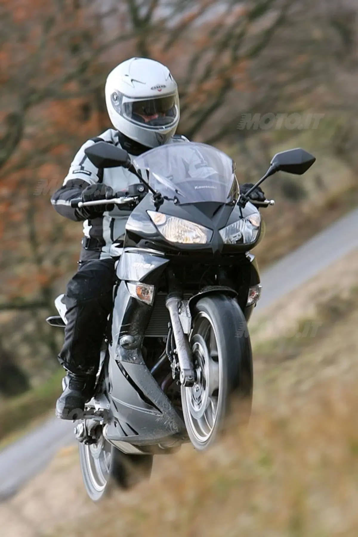 KAWASAKI ER-6F (17)