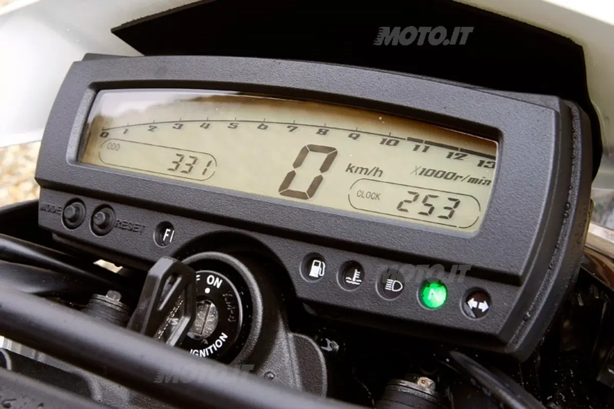 KAWASAKI KLX 250 (4)