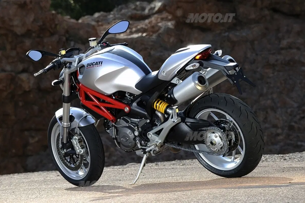DUCATI Monster 1100 (3)