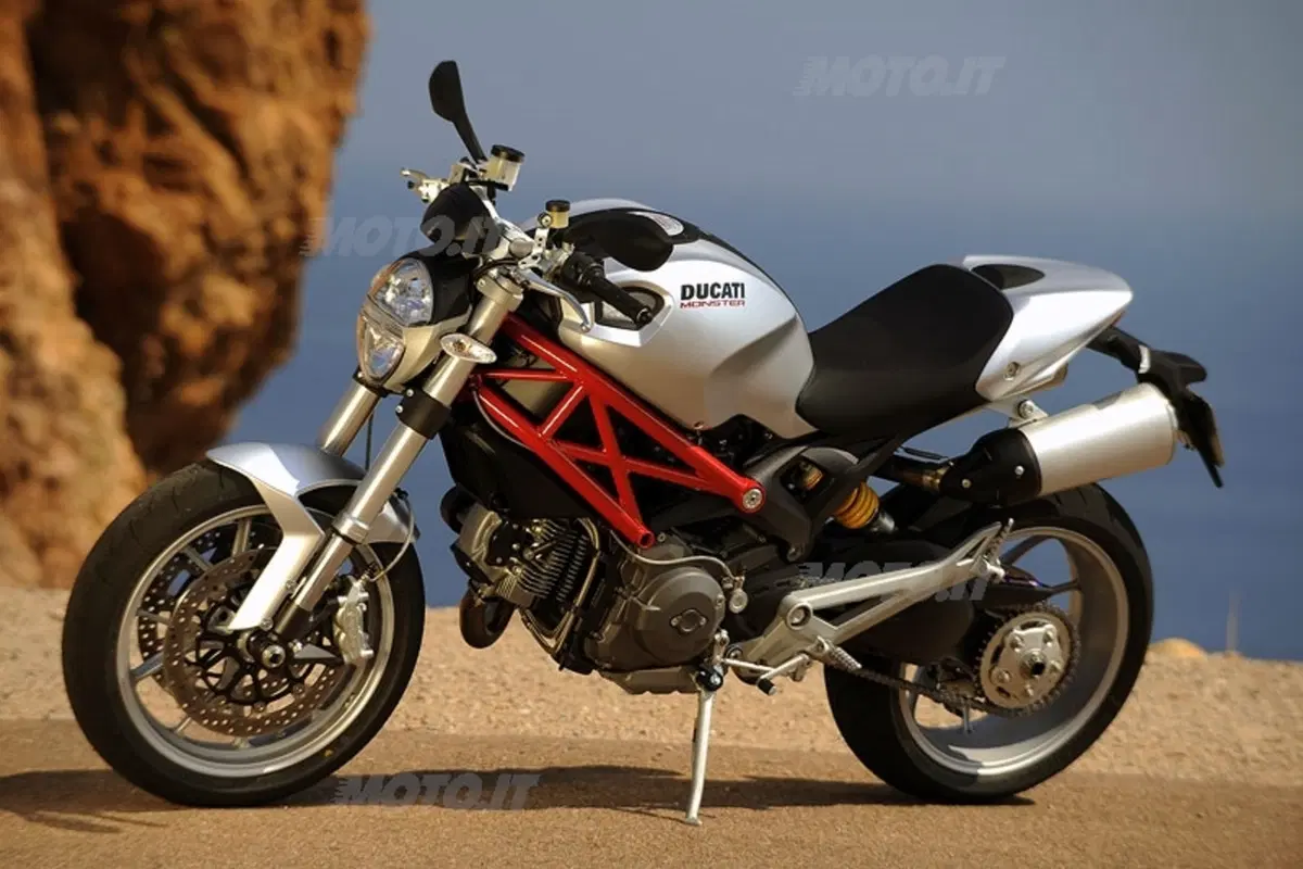 DUCATI Monster 1100 (4)