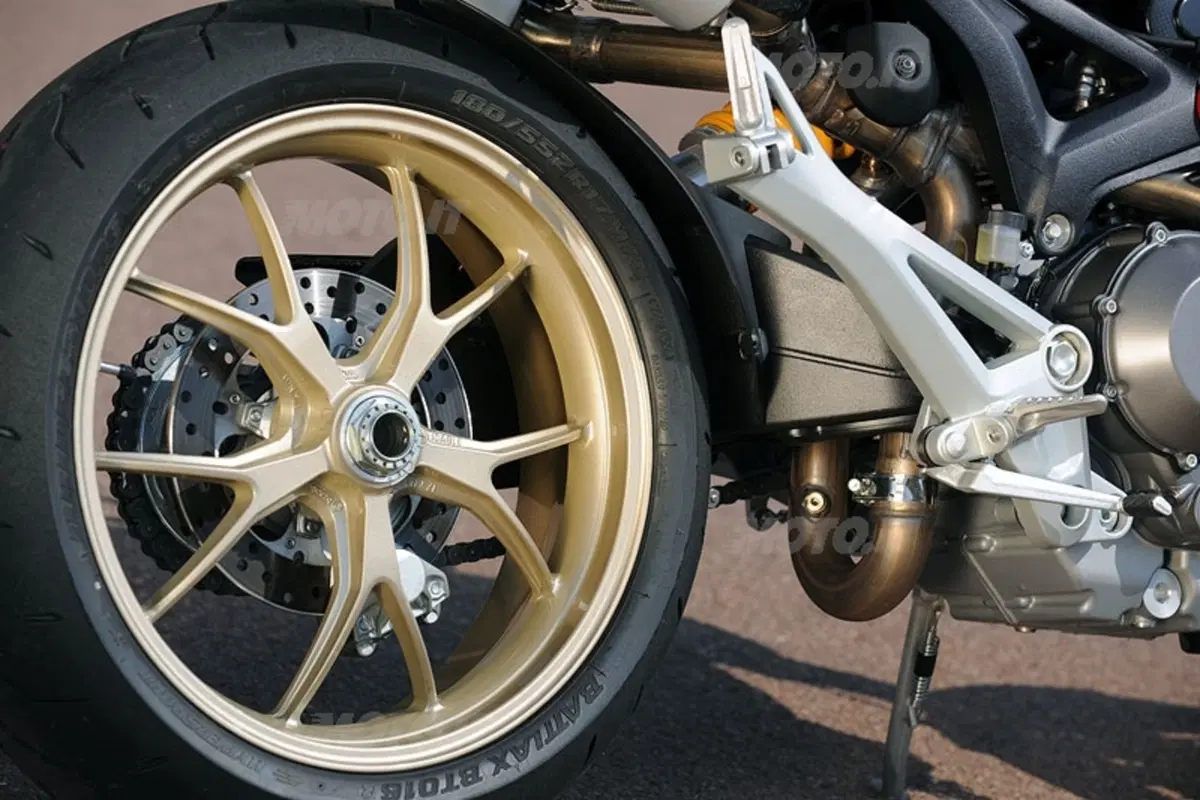 DUCATI Monster 1100 (6)