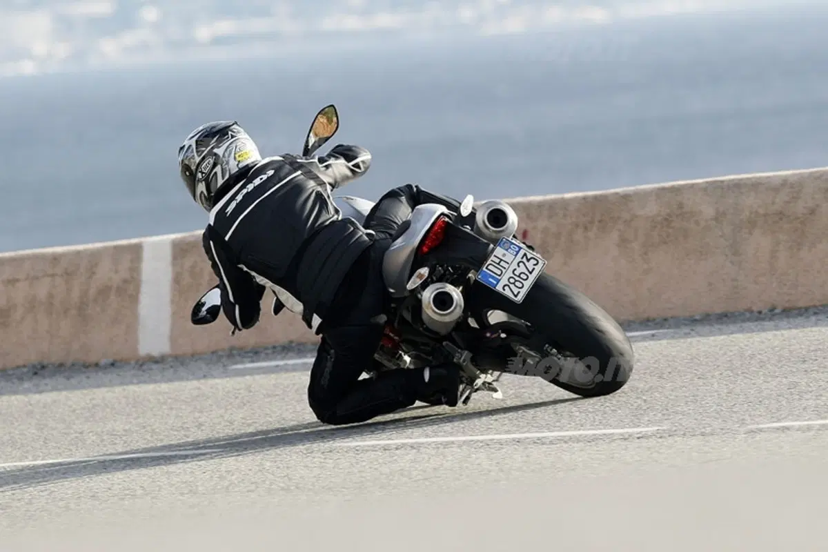 DUCATI Monster 1100 (13)