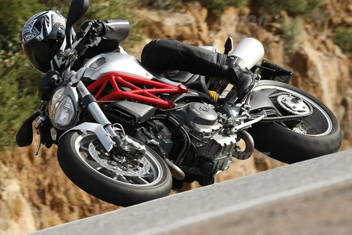 DUCATI Monster 1100 (14)