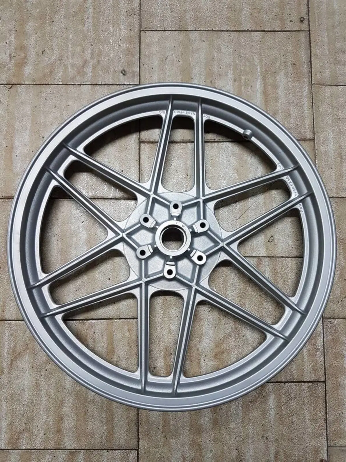 Ruota ant. nuda grigio met. Moto Guzzi V35II