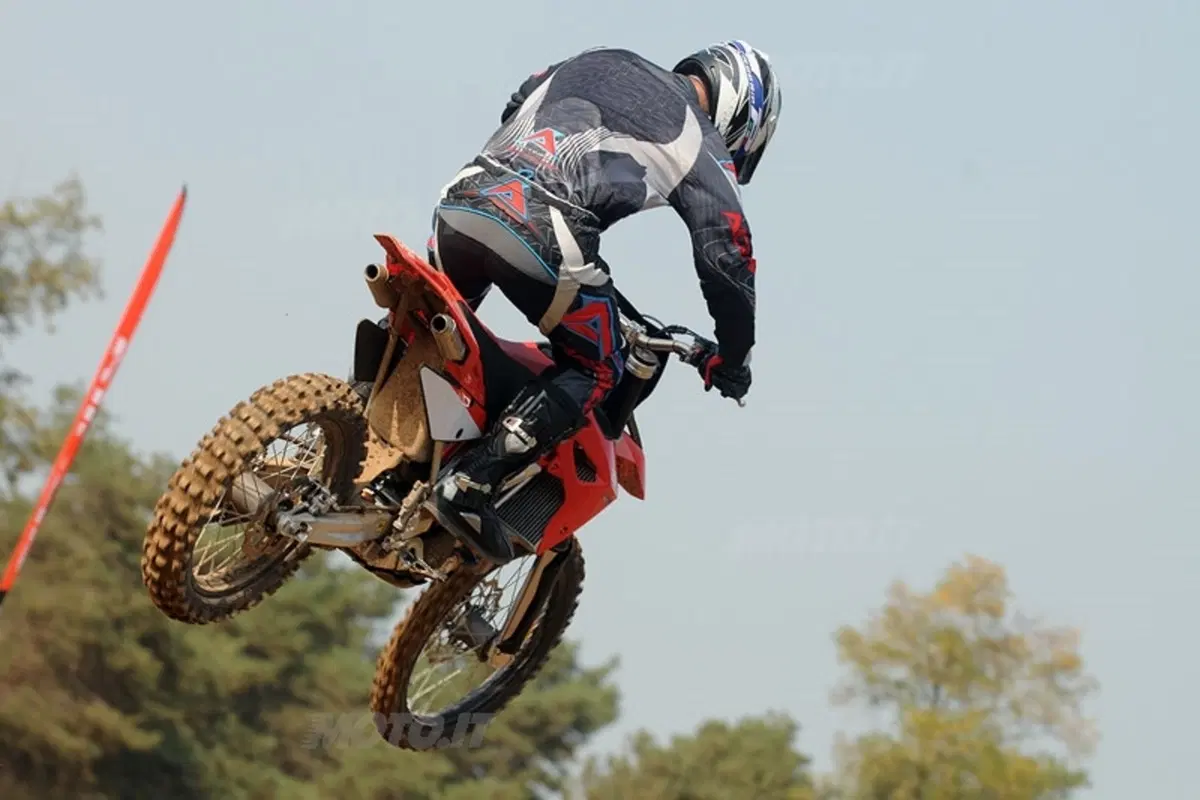 APRILIA MXV 450 (9)