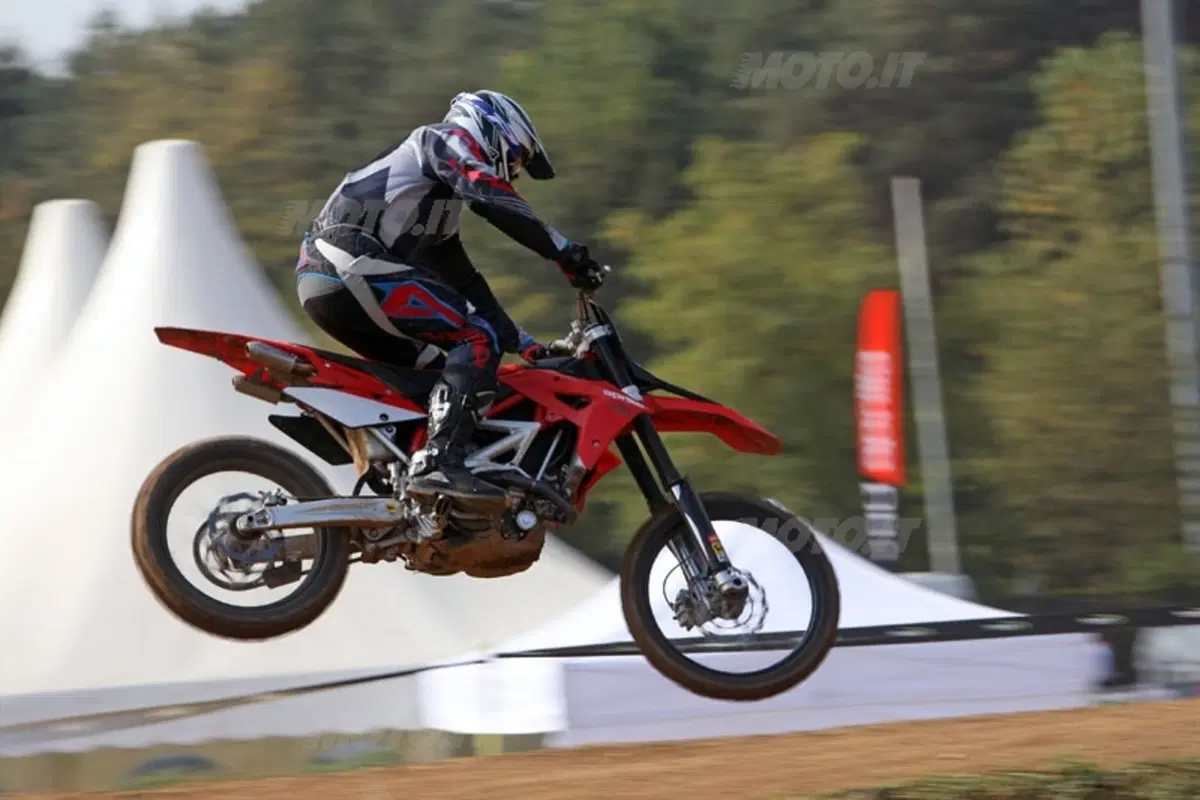APRILIA MXV 450 (14)