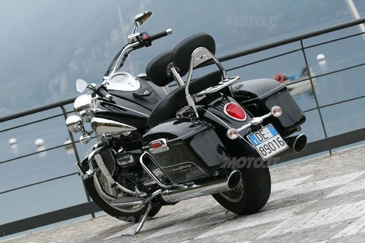 TRIUMPH Rocket III Touring (2)