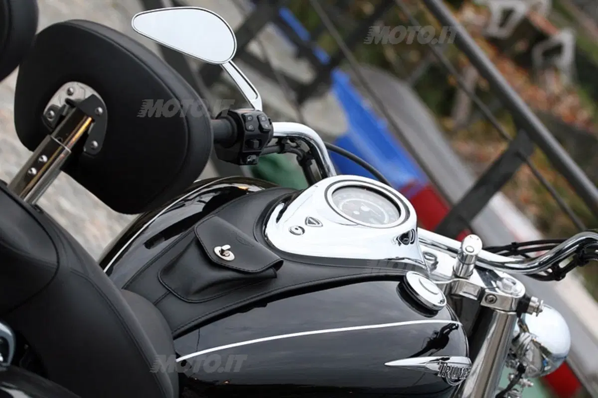 TRIUMPH Rocket III Touring (4)