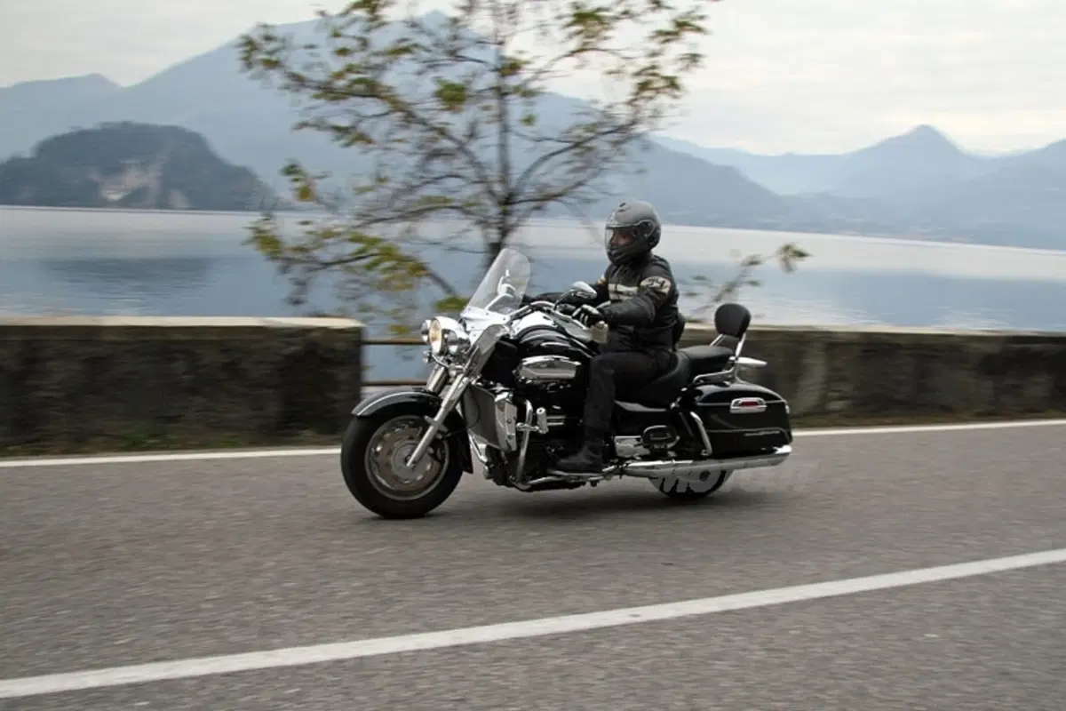 TRIUMPH Rocket III Touring (10)