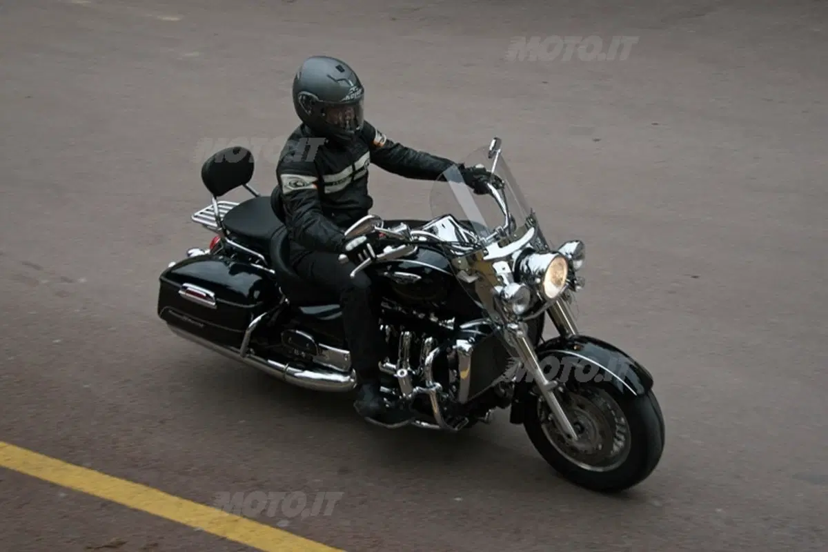 TRIUMPH Rocket III Touring (12)
