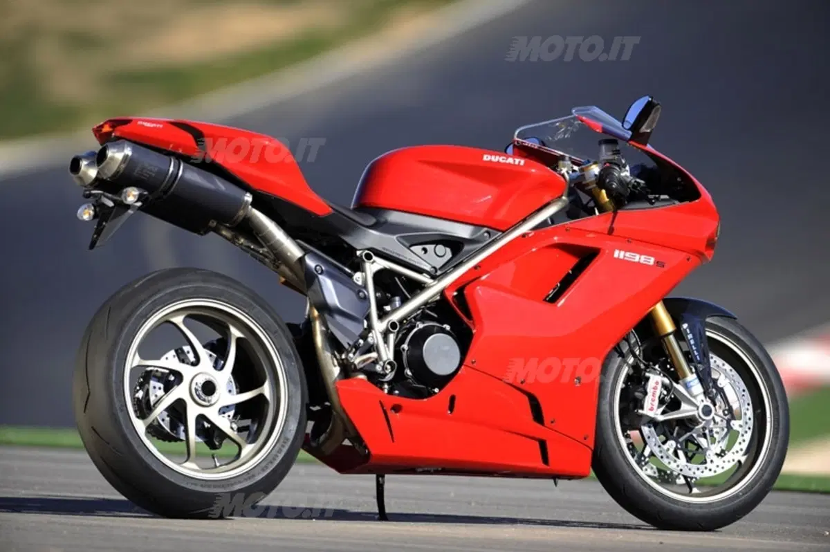 DUCATI 1198 S (4)