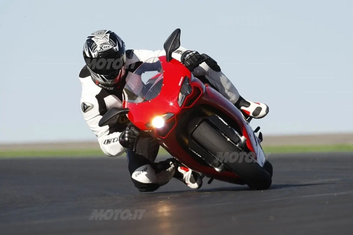 DUCATI 1198 S (9)