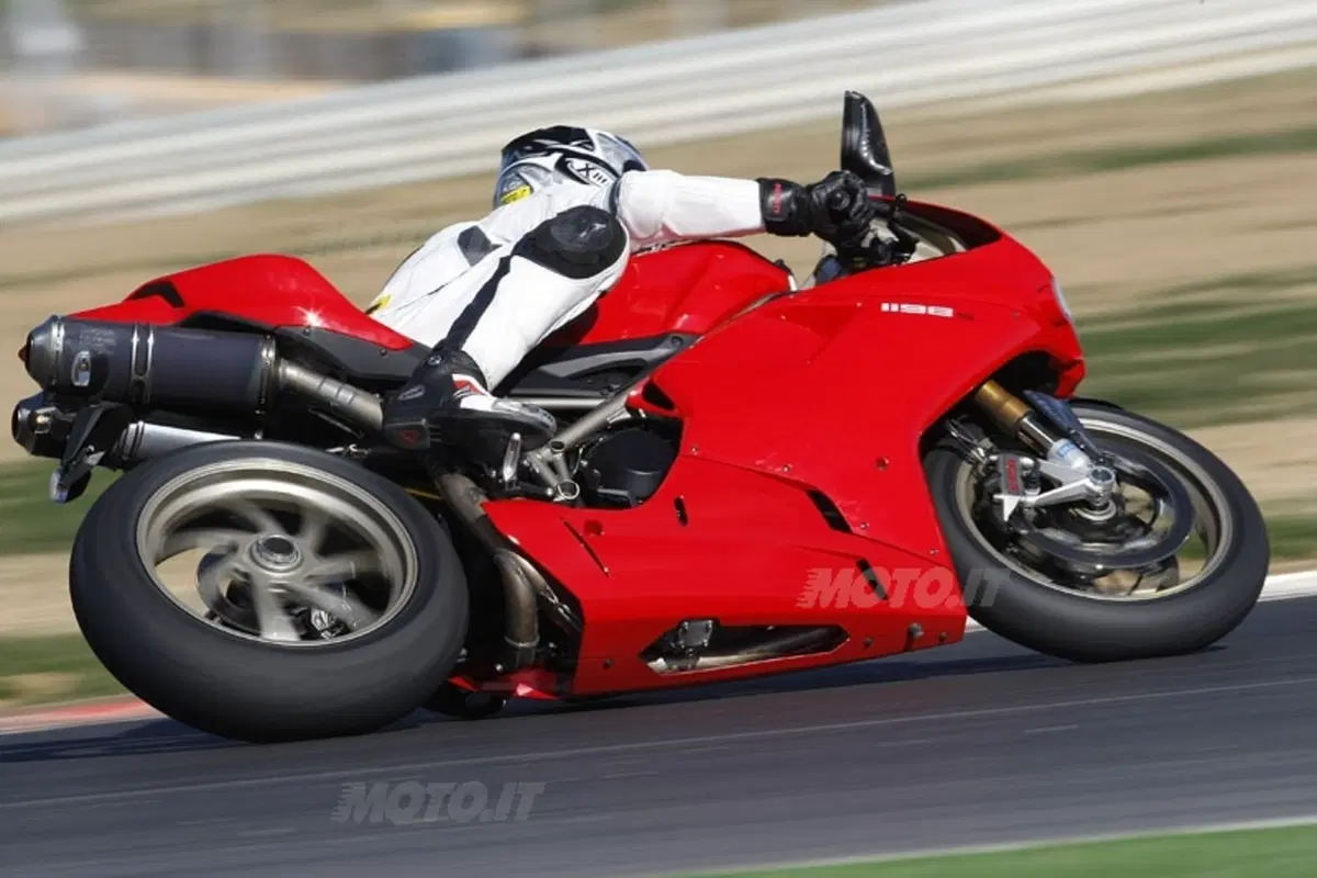 DUCATI 1198 S (10)