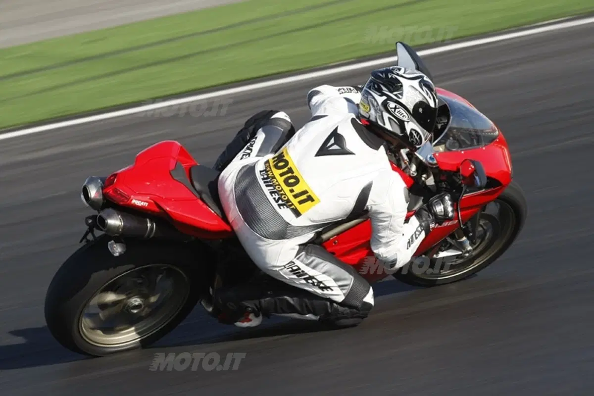 DUCATI 1198 S (12)