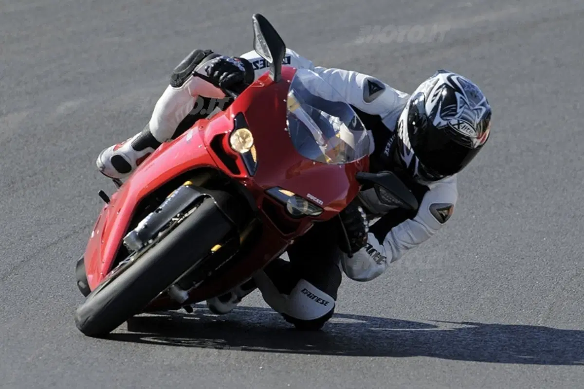 DUCATI 1198 S (13)