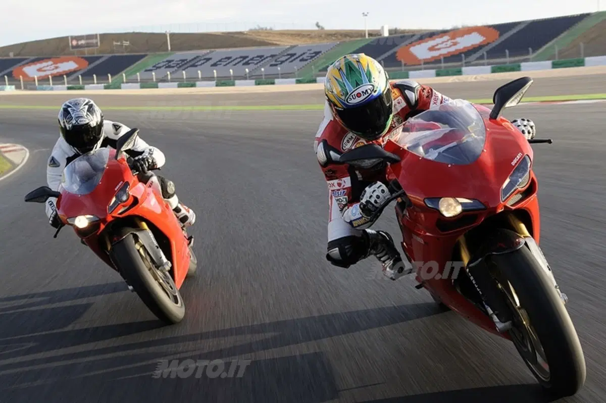 DUCATI 1198 S (15)