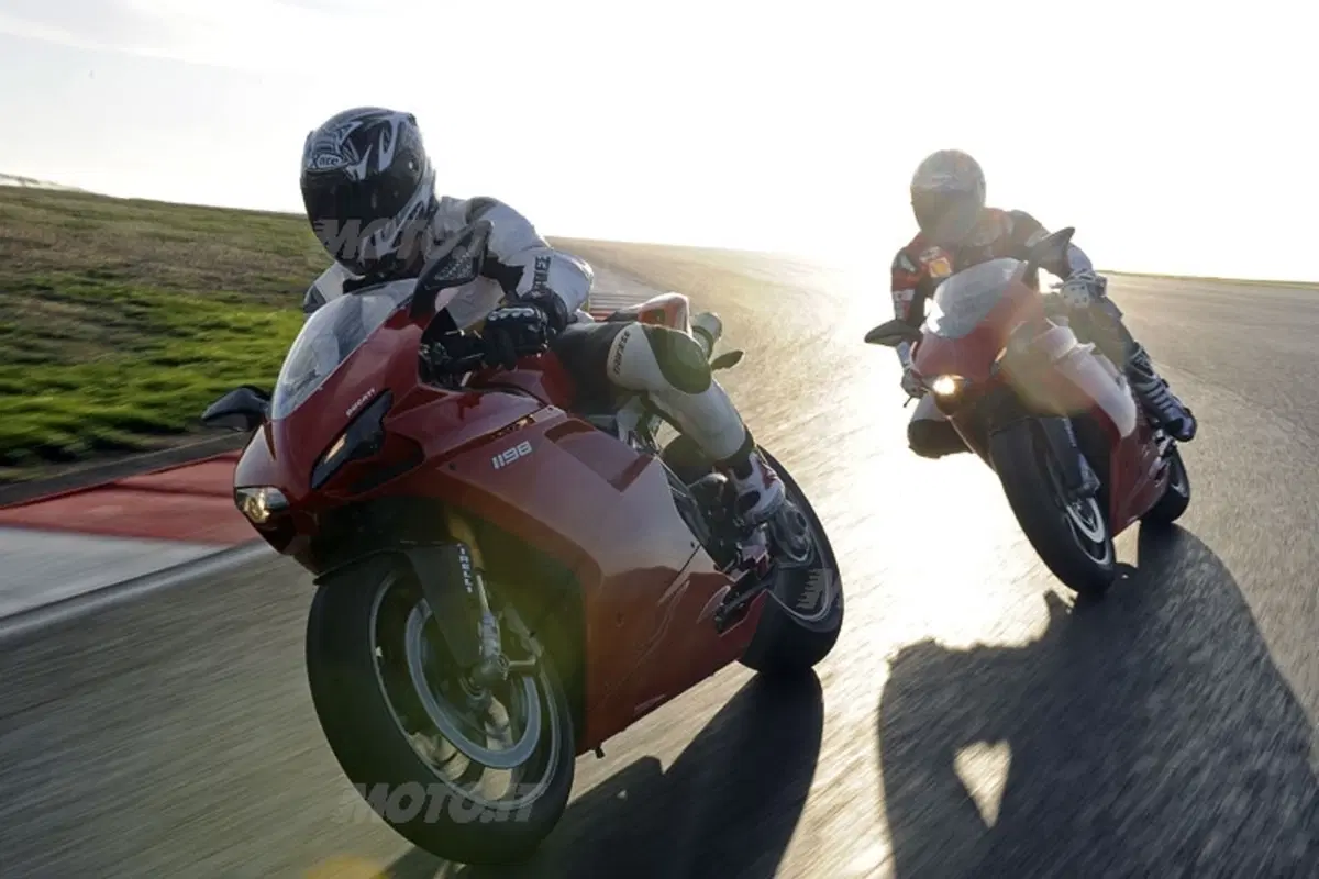 DUCATI 1198 S (16)