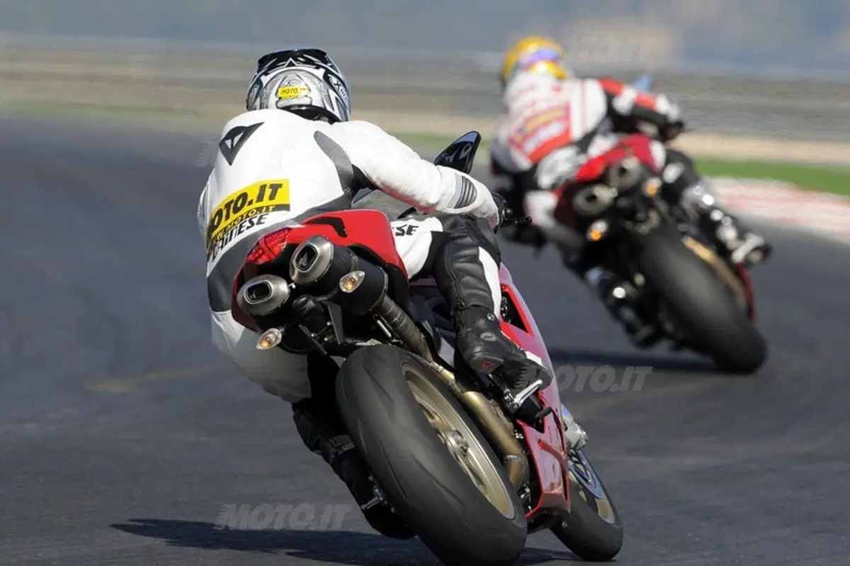 DUCATI 1198 S (17)